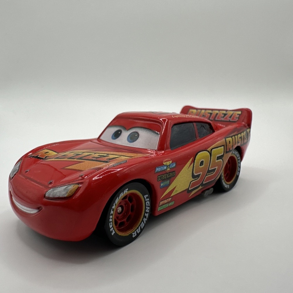 Mattel Disney Pixar Cars 3 Rust-Eze Lightning McQueen Die-Cast Vehicle 1:55